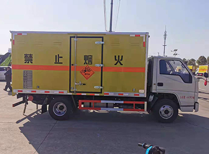 镇雄爆破器材运输车