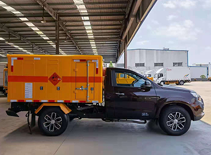 镇雄爆破器材运输车