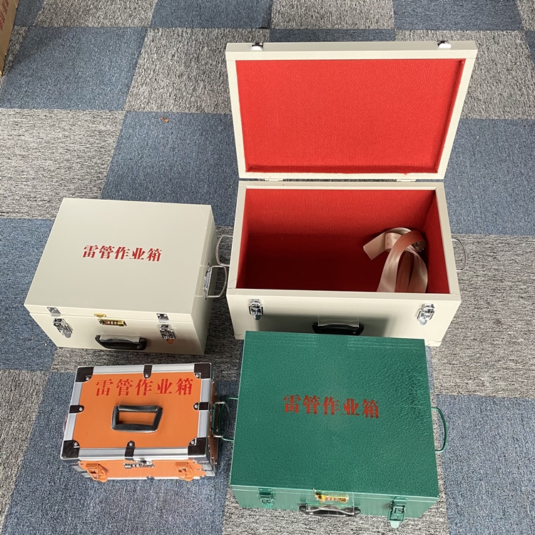 镇雄爆破工程作业箱如何选择？玻璃钢与传统材质的全面对比